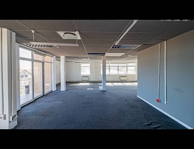 800M² OFFICE TO LET IN FERNDALE